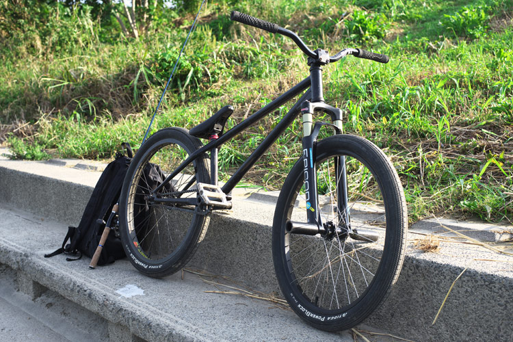 MTB マウンテンバイク SHAKA 多摩川河原サイクリングロード