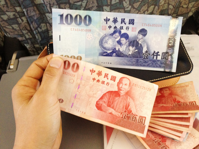 換金した台湾ドル紙幣