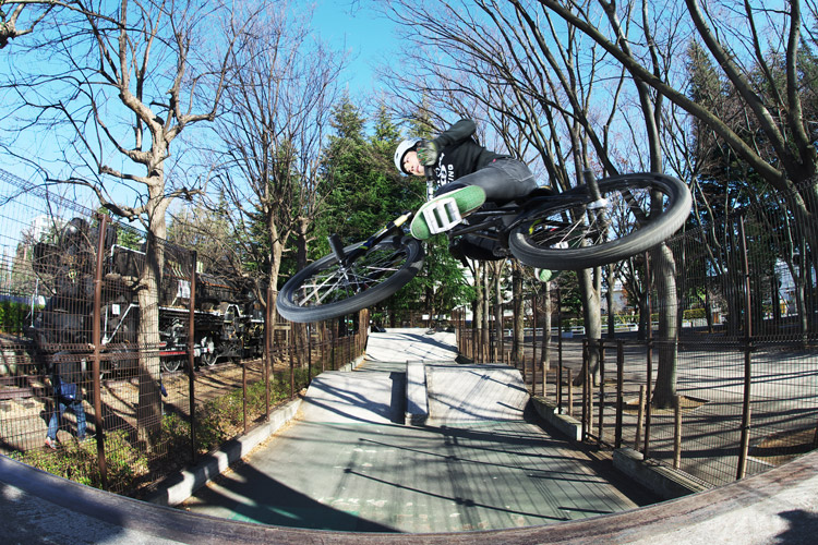 サモ世田谷公園SLスケートパークエアターン