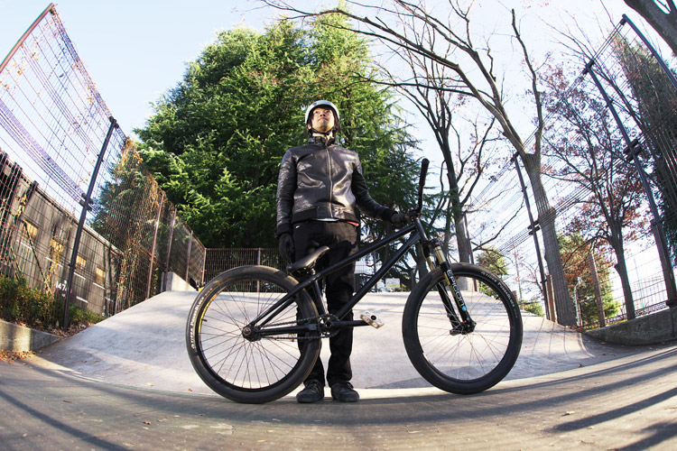 世田谷公園SLスケートパークのサモとSHAKAバイク