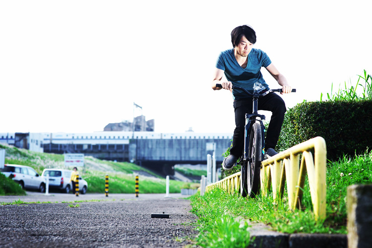 MTB マウンテンバイク SHAKA 多摩川河原サイクリングロード ダブルペググラインド