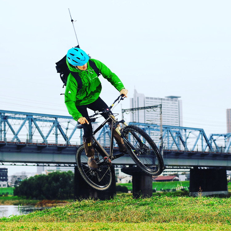 MTB マウンテンバイク YAMADORI 2nd 26 多摩川サイクリングロードで地形を利用したバニーホップ
