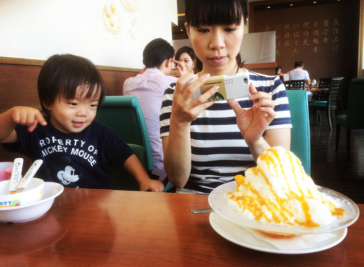 家族で玉川高島屋の台湾料理屋さんで台湾かき氷を食べる