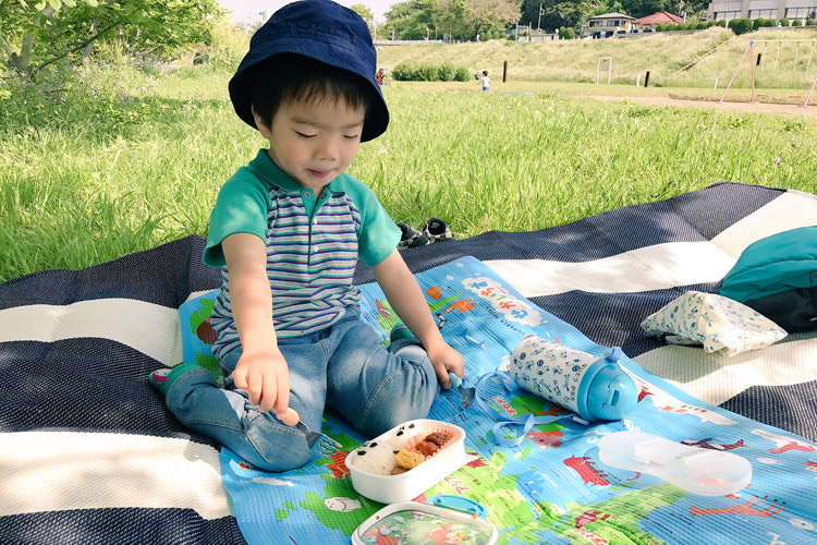 多摩川河原で朝ごはんピクニック