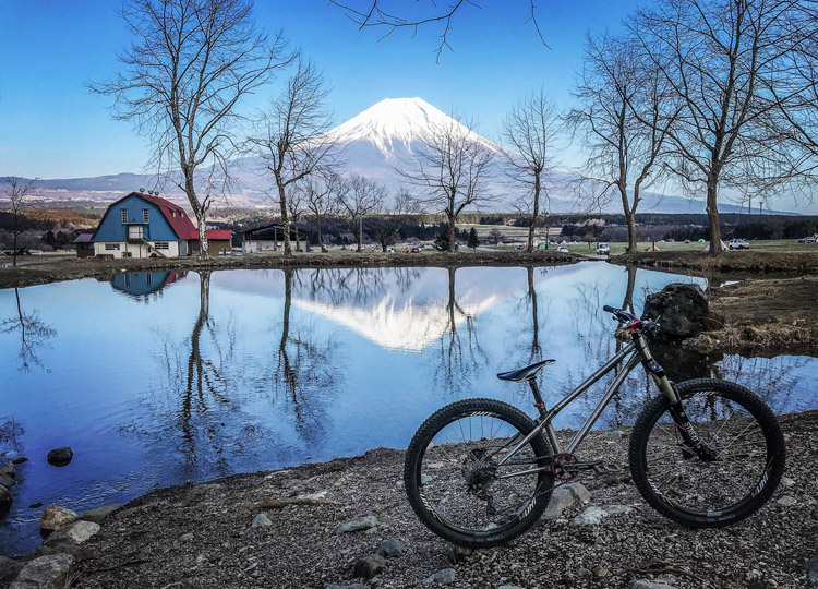 麓キャンプ場（ふもとっぱら）でオートキャンプ 逆さ富士