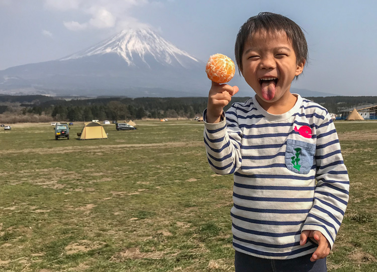 麓キャンプ場（ふもとっぱら）でオートキャンプ 富士山背景 叶大 笑顔