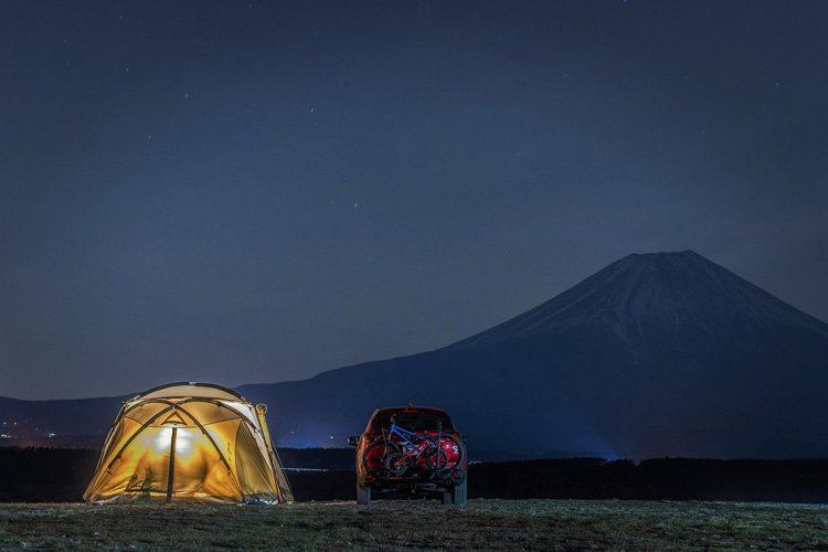 麓キャンプ場（ふもとっぱら）でオートキャンプ 富士山背景 ヒッチメンバー サイクルキャリア