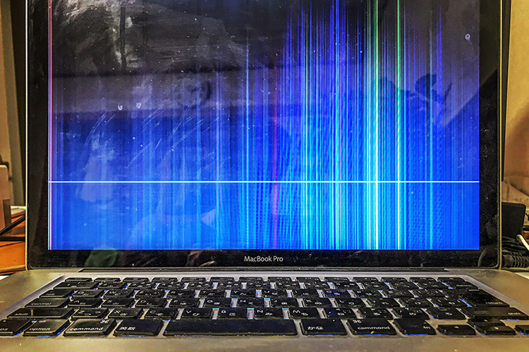 液晶モニタが壊れたMacBookPro
