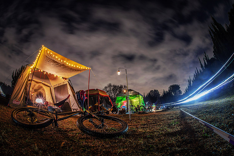 秋ヶ瀬の森バイクロア10 キャンプ テントサイト サンセットレース観戦