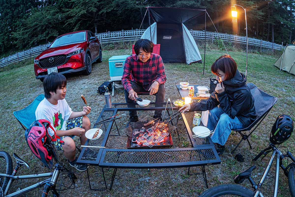 家族キャンプ 河口湖 CAMP SATOMIYA 囲炉裏スタイル