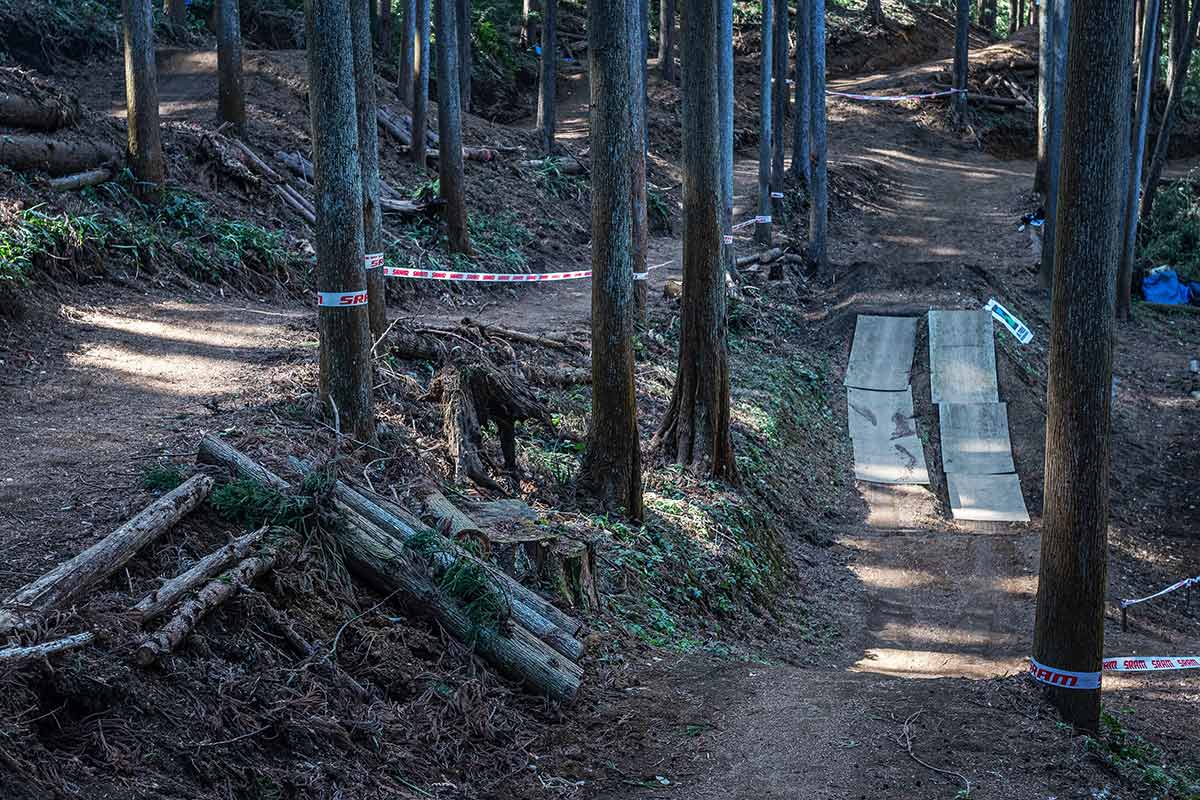 フォレストバイク 小田原 雷神トレイル ビッグテーブル