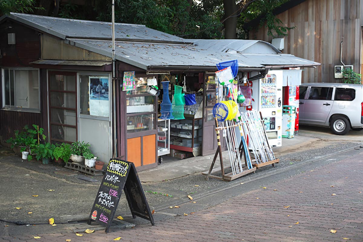 多摩川駅近くの釣具屋 クニサワ