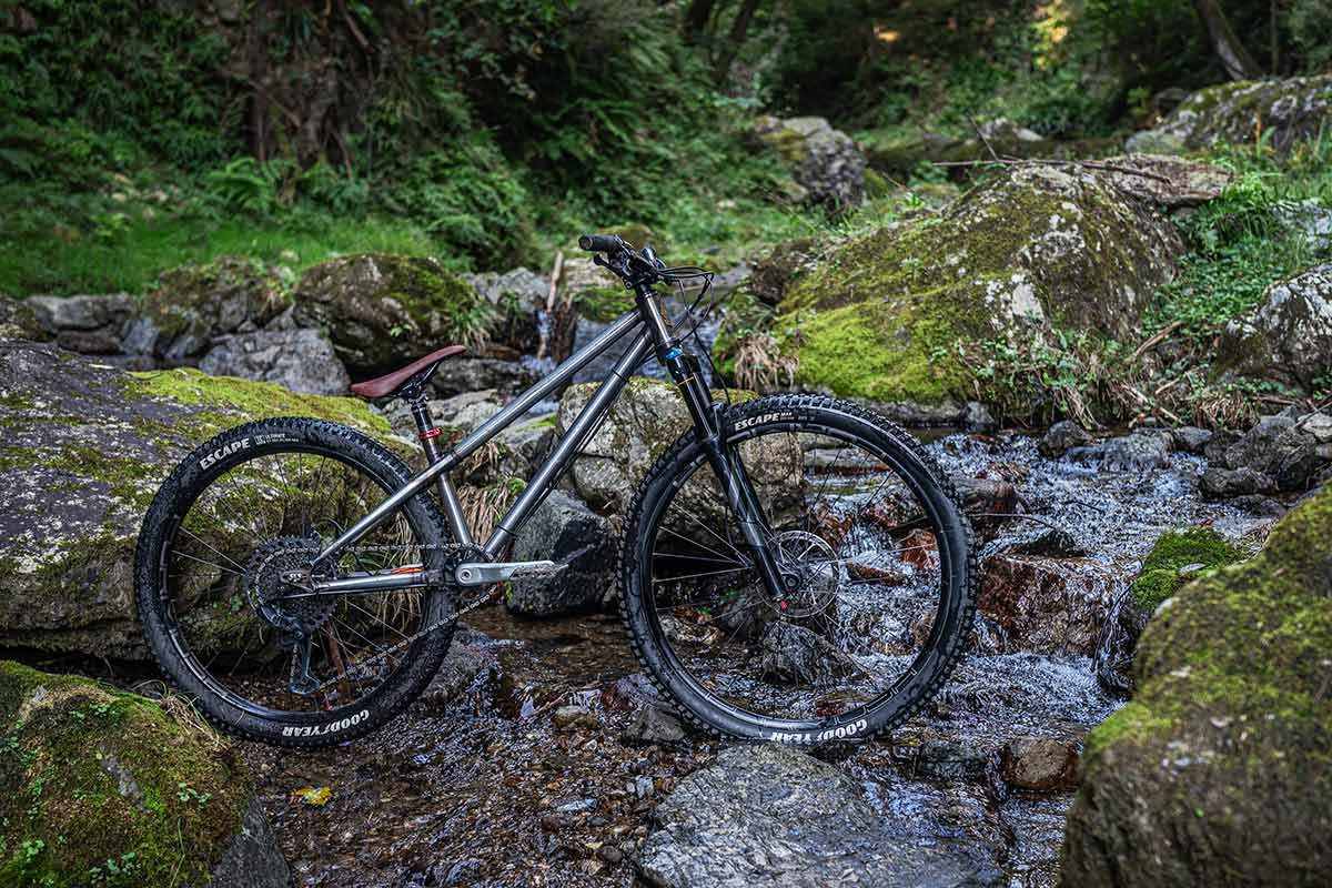 サタジュク トレイル croMOZU275