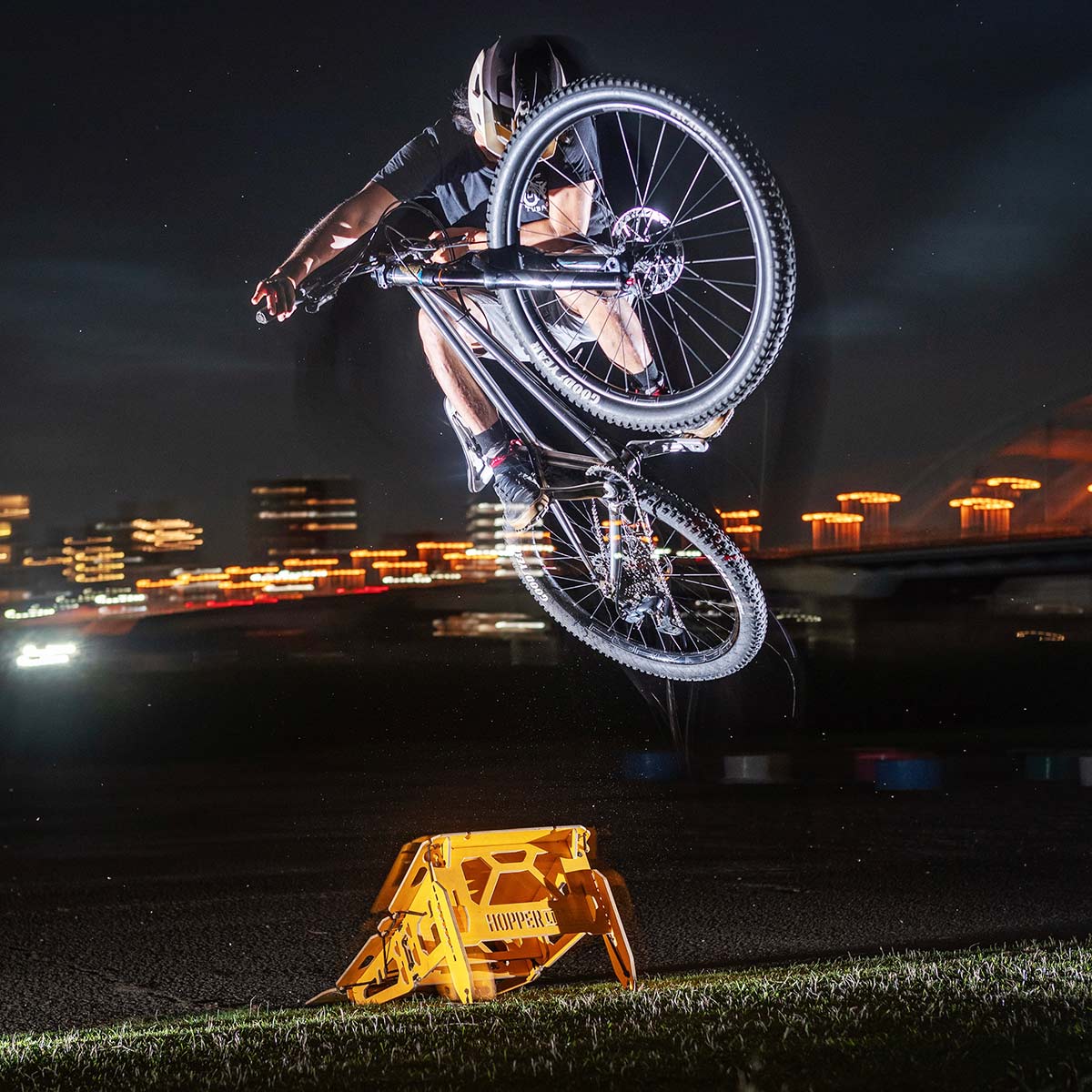 多摩川河原 MTBホッパーLITE croMOZU275