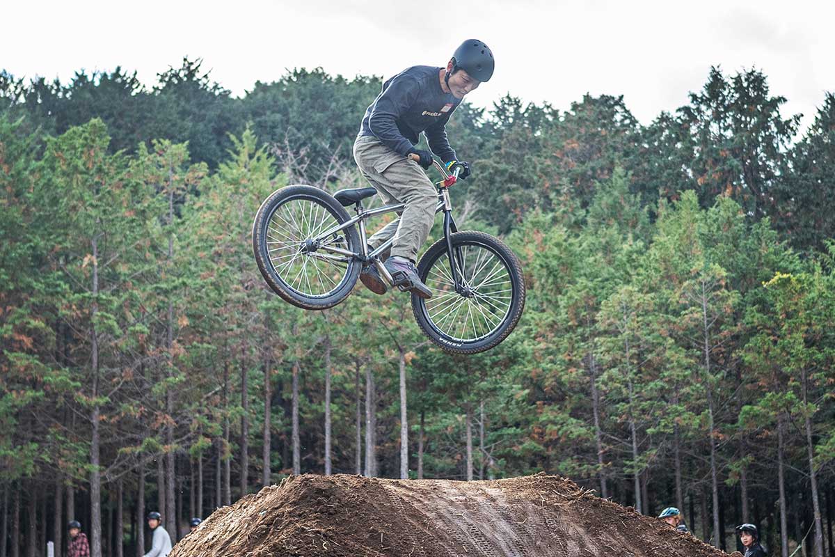 フォレストバイク FOREST MANIA フォレストマニア 2025 ハイクラス ウィップオフ AkIRA Shaka24