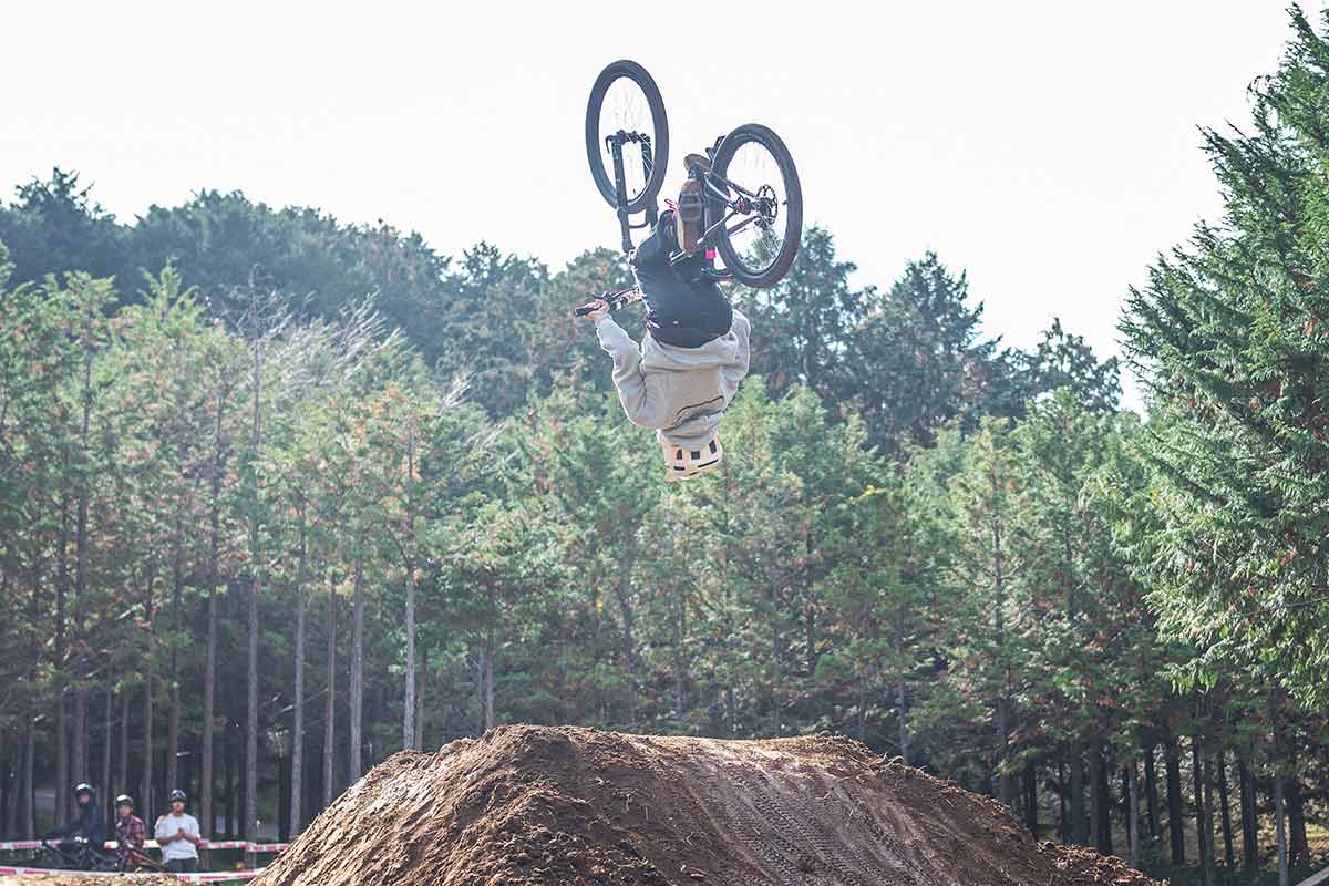 フォレストバイク FOREST MANIA フォレストマニア 2025 ハイクラス トリックコンテスト カイト HAYABUSA