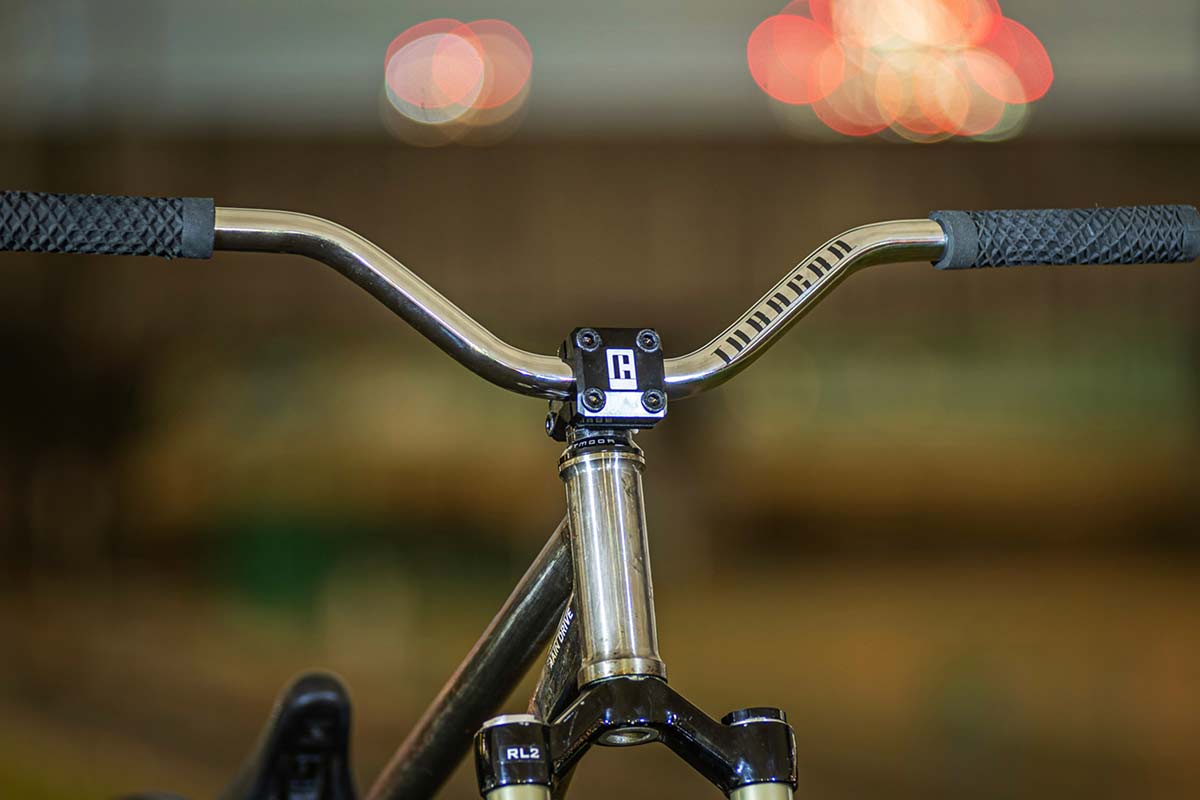 多摩川河原 SHAKA24 MURAMASA BAR